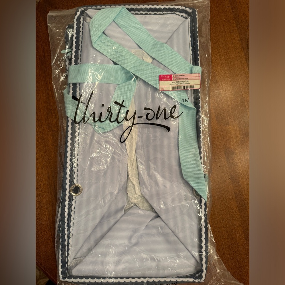 thirty-one Large Utility Cargo Tote in Scallop Stripe
